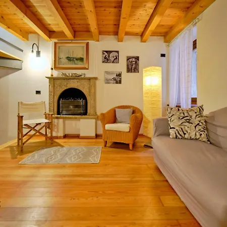 Welcome Traveller Bernardo House